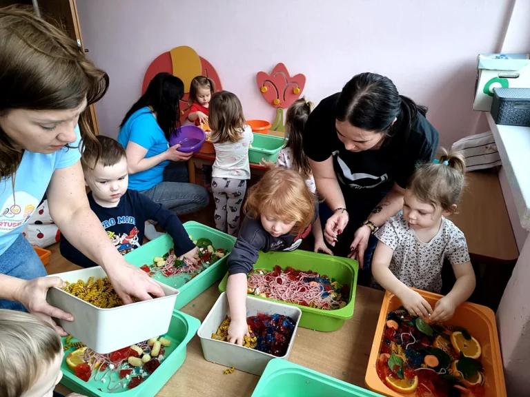 Zabawy z przedszkolem „Sportusie” - zdjęcie podglądowe z galerii